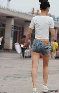 国产街拍车站视频,捕捉国产车站的时尚风采